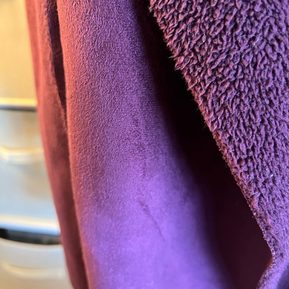Faux Shearling and Faux Suede XL Burgandy Vest. EUC! Nordstrom Rack - Picture 9 of 13